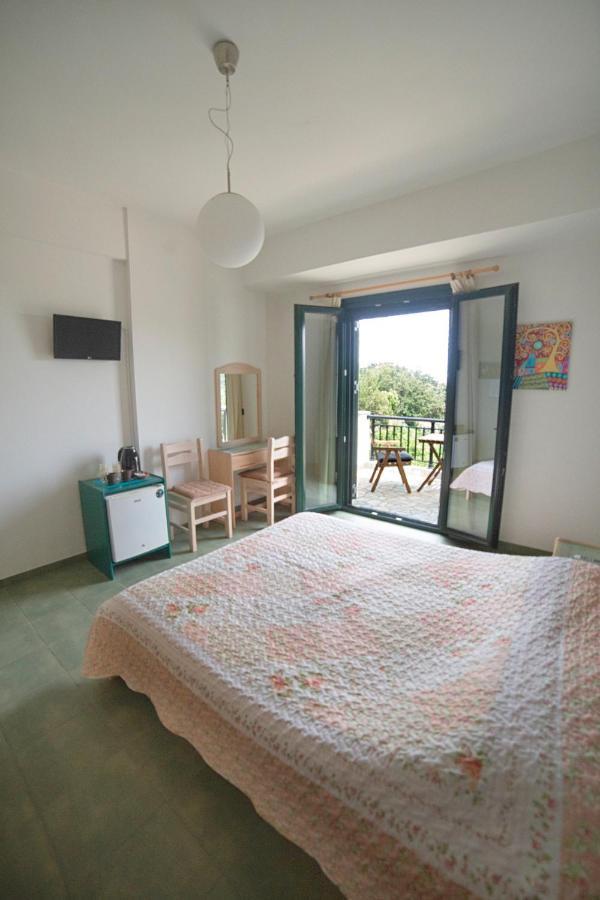 Eri Rooms To Let Raches  Экстерьер фото